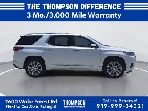 Used 2019 Chevrolet Traverse Premier w/ Driver Confidence II Package FWD image 2