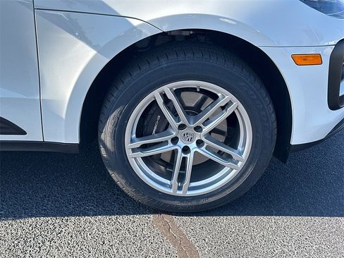 Used 2022 Porsche Macan image 12