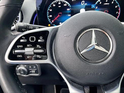 Certified 2022 Mercedes-Benz GLB 250 4MATIC image 20
