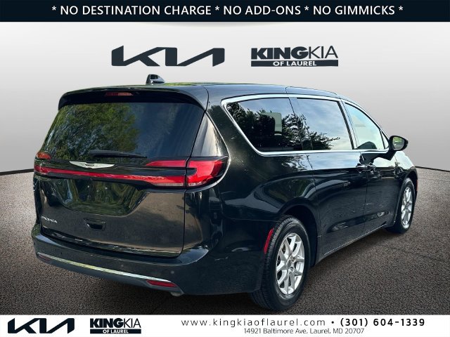 Used 2023 Chrysler Pacifica Touring-L FWD image 23