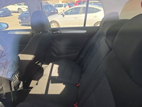 Used 2013 Volkswagen Golf TDI image 12