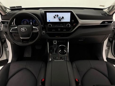 Used 2025 Toyota Highlander Platinum AWD/4WD image 23
