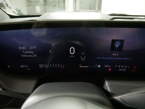 Used 2025 Buick Enclave Avenir image 32