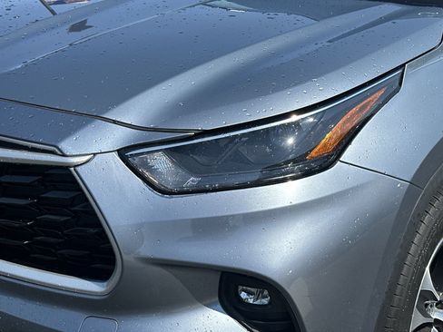 Used 2023 Toyota Highlander XLE FWD image 11
