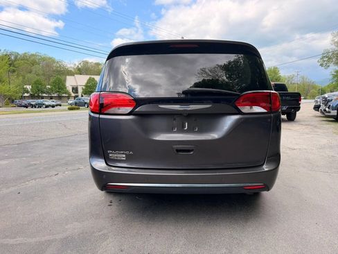 Used 2018 Chrysler Pacifica Touring-L Plus FWD image 6