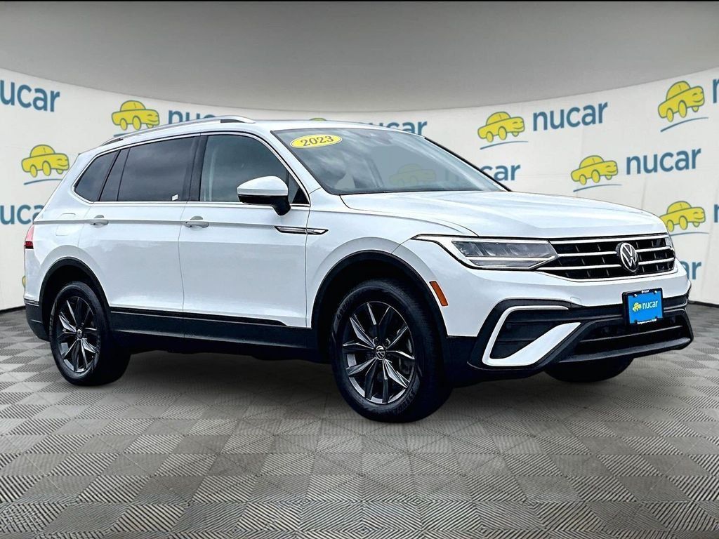 Used 2023 Volkswagen Tiguan SE AWD/4WD image 1