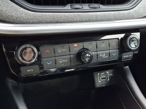 Certified 2022 Jeep Compass Latitude w/ Convenience Group image 16