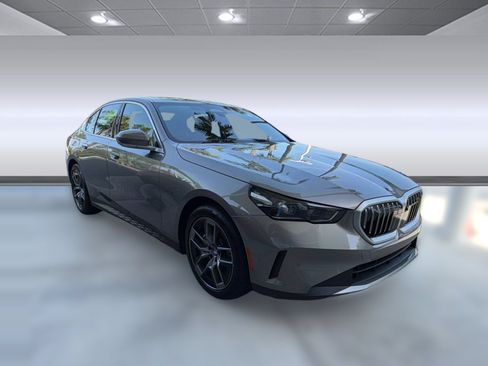 Used 2026 BMW 530i w/ Premium Package RWD image 27