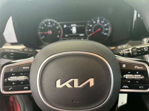 Certified 2022 Kia Sorento LX FWD image 12