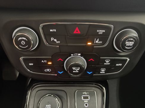 Used 2020 Jeep Compass Latitude image 15