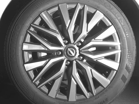 Used 2025 Nissan Altima 2.5 SV FWD image 12