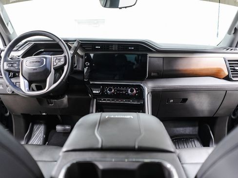 Used 2024 GMC Sierra 2500 Denali w/ Denali Reserve Package image 9