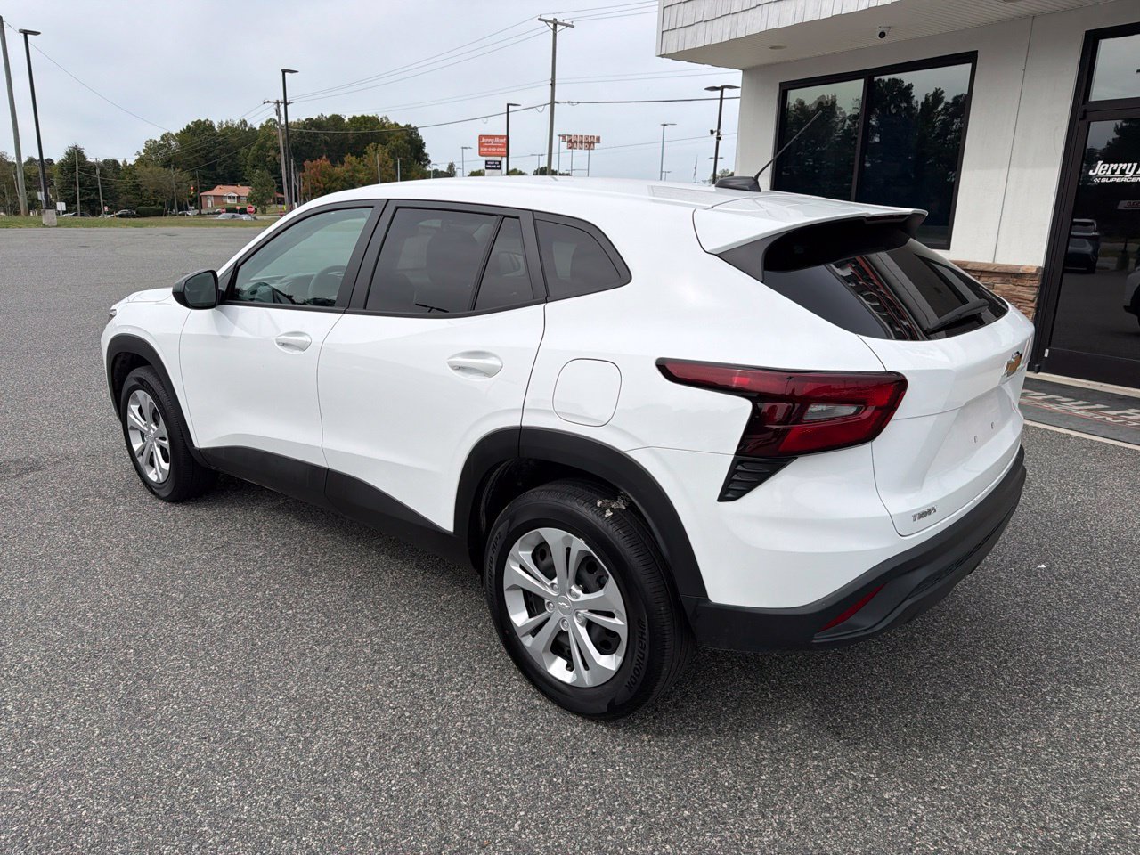 Used 2025 Chevrolet Trax LS FWD image 7