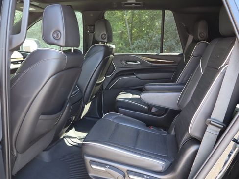 Used 2022 Cadillac Escalade Premium Luxury AWD/4WD image 38