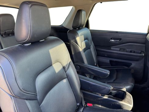 Used 2023 Nissan Pathfinder SL w/ SL Premium Package image 18