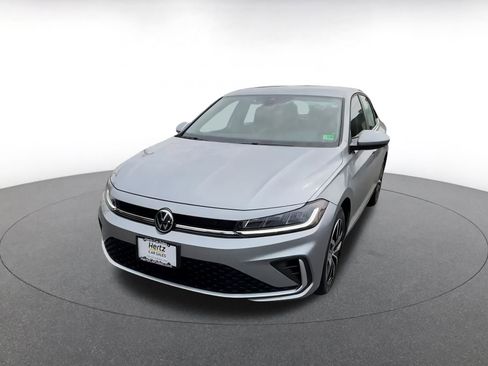 Used 2025 Volkswagen Jetta SE image 8