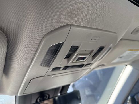 Used 2023 Toyota Highlander Bronze Edition image 29