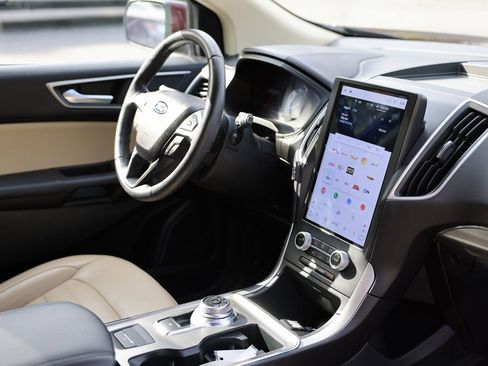 Used 2022 Ford Edge SEL w/ Convenience Package image 12