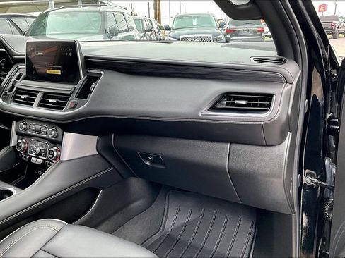 Used 2024 GMC Yukon SLT w/ SLT Luxury Package RWD image 19