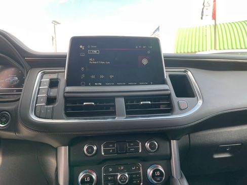 Used 2022 GMC Yukon XL SLE image 17