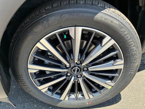 New 2026 Nissan Pathfinder Platinum FWD image 10