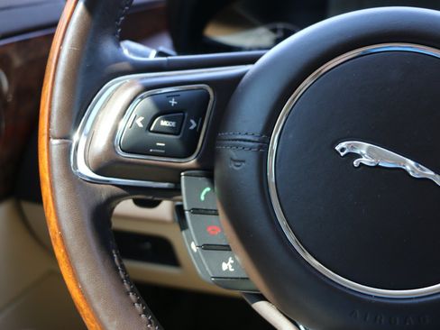 Used 2018 Jaguar XJ Supercharged RWD image 21