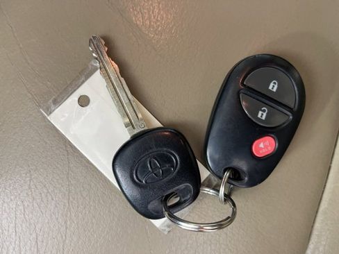 Certified 2017 Toyota Tundra Limited image 17