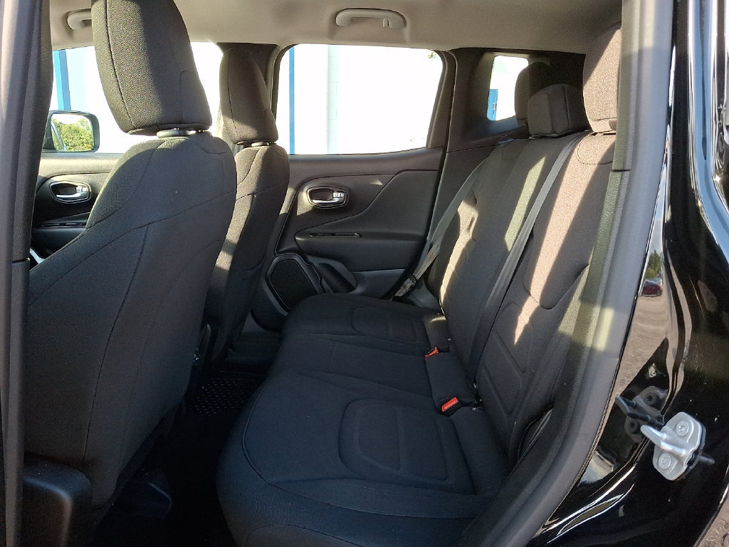 Used 2022 Jeep Renegade Latitude AWD/4WD image 11