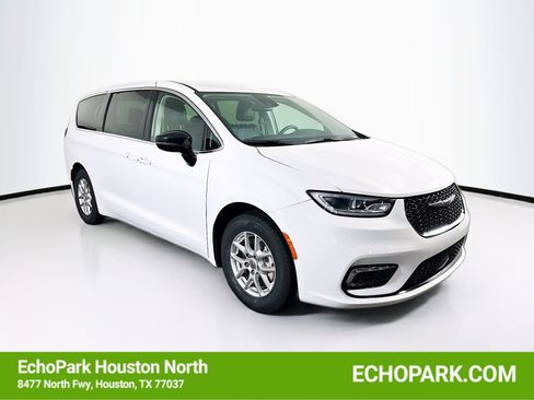 Used 2024 Chrysler Pacifica Touring-L image 1