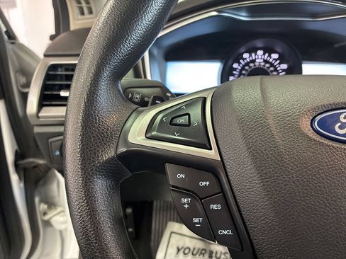 Used 2019 Ford Fusion SE FWD image 11