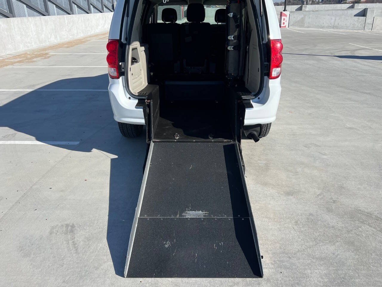 Used 2015 Dodge Grand Caravan SE w/ Quick Order Package 29E SE FWD image 5