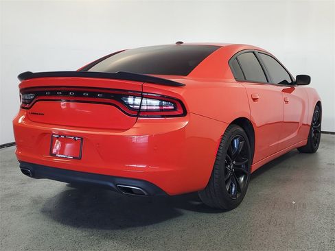 Used 2017 Dodge Charger SE w/ Blacktop Package image 6