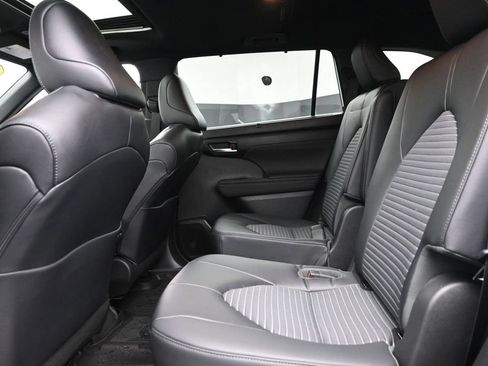 Used 2023 Toyota Highlander XSE AWD/4WD image 14