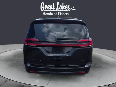 Used 2025 Chrysler Pacifica Limited FWD image 4