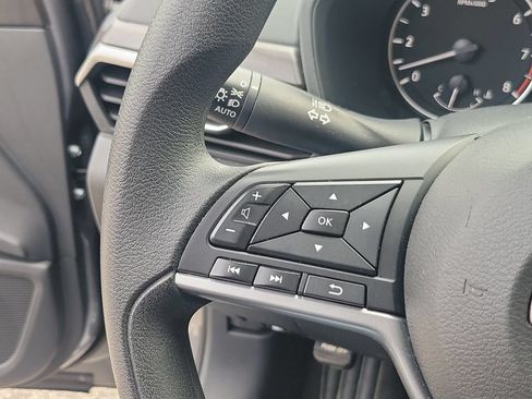 Used 2025 Nissan Altima 2.5 SV FWD image 21
