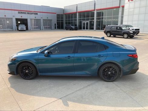 Used 2025 Toyota Camry SE FWD image 7