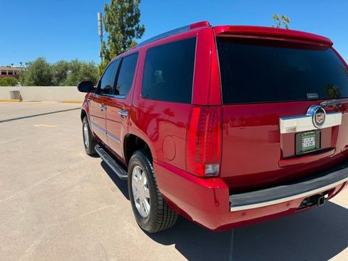 Used 2013 Cadillac Escalade AWD image 11