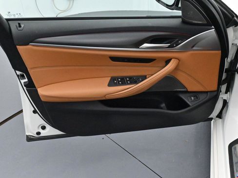 Used 2023 BMW 540i w/ M Sport Package image 10