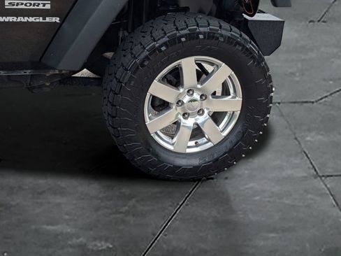 Used 2013 Jeep Wrangler Sport AWD/4WD image 6