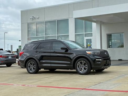 Used 2023 Ford Explorer XLT w/ Equipment Group 202A RWD image 6