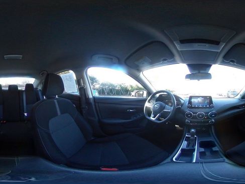 Used 2025 Nissan Sentra SV image 40