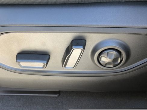 New 2025 Jeep Grand Cherokee Altitude image 18