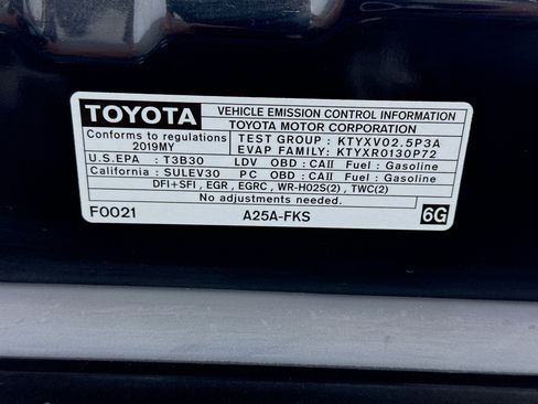 Used 2019 Toyota Camry SE w/ Carpet Mat Package FWD image 19