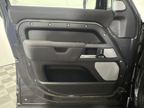 Used 2023 Land Rover Defender 130 X-Dynamic SE AWD/4WD image 24