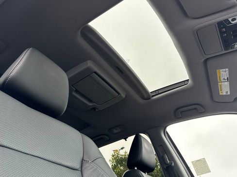 Used 2022 Honda Pilot Elite image 18