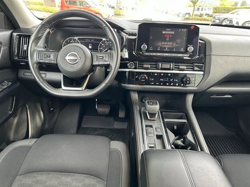 Used 2022 Nissan Pathfinder SV image 5