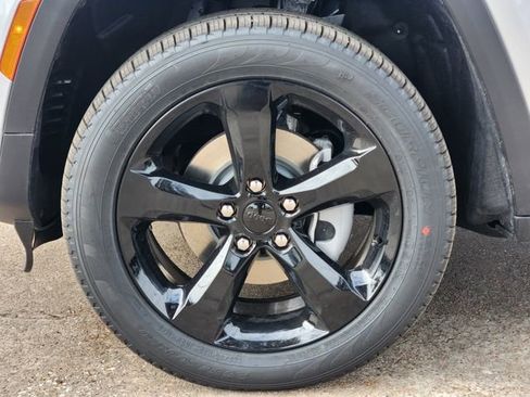 New 2026 Jeep Grand Cherokee Limited w/ Limited Altitude Package image 7