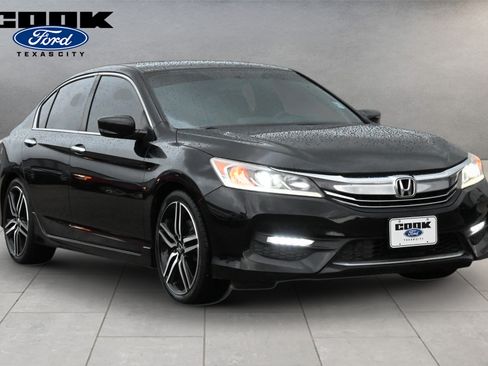 Used 2017 Honda Accord Sport image 2