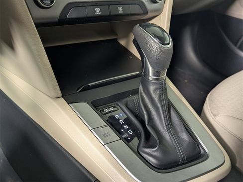 Used 2017 Hyundai Elantra SE image 22