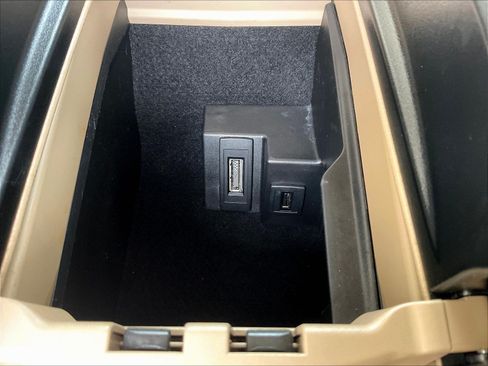 Used 2013 Mercedes-Benz C 250 Sedan image 15